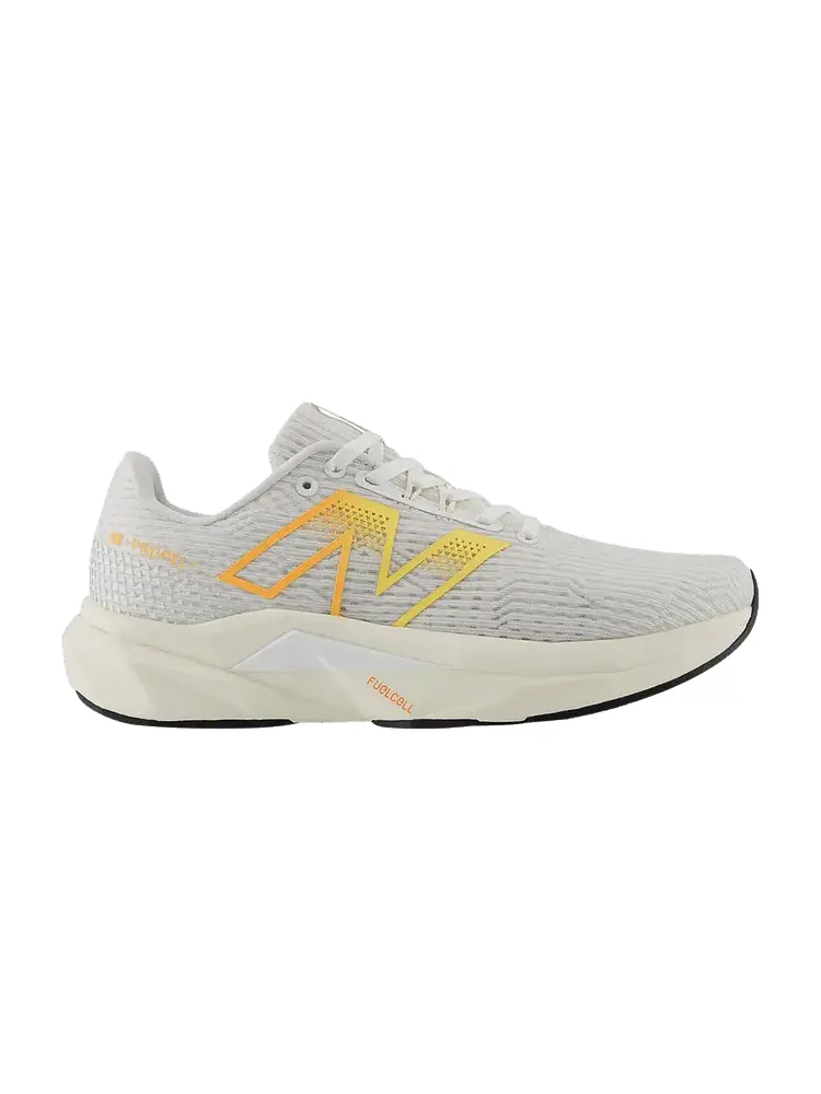 Кроссовки New Balance Wmns FuelCell Propel v5 White Hot Mango — изображение 1 из 1, белый
