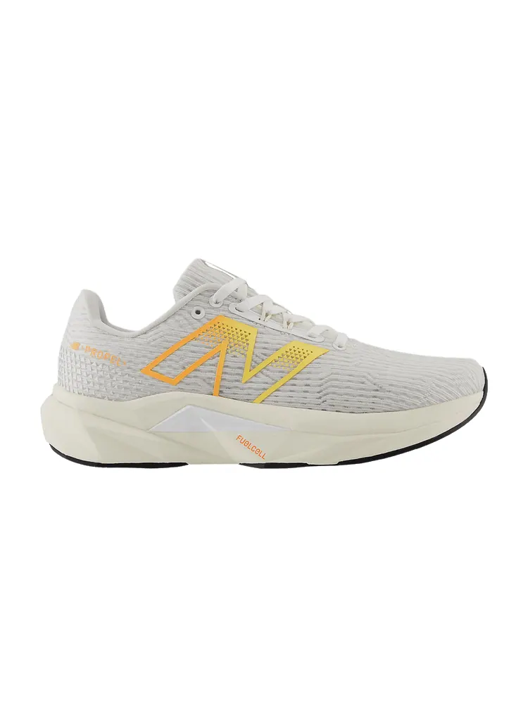 Кроссовки New Balance Wmns FuelCell Propel v5 Wide 'White Hot Mango' — изображение 1 из 1, белый/черный