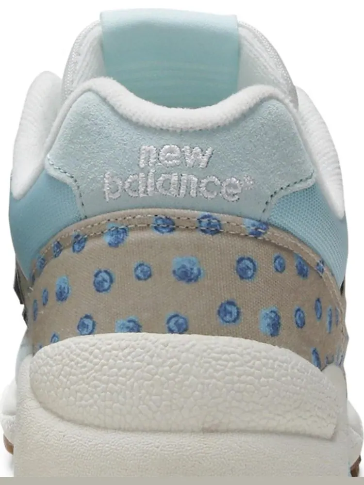 Кроссовки New Balance Wmns 580 'Baby Blue Floral' — изображение 7 из 8, синий