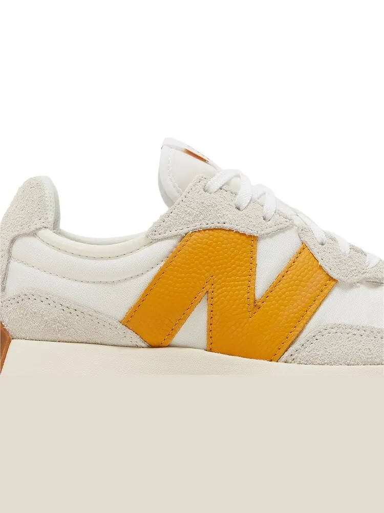 Кроссовки New Balance Wmns 327 'Sea Salt Golden Hour' — изображение 2 из 8, белый