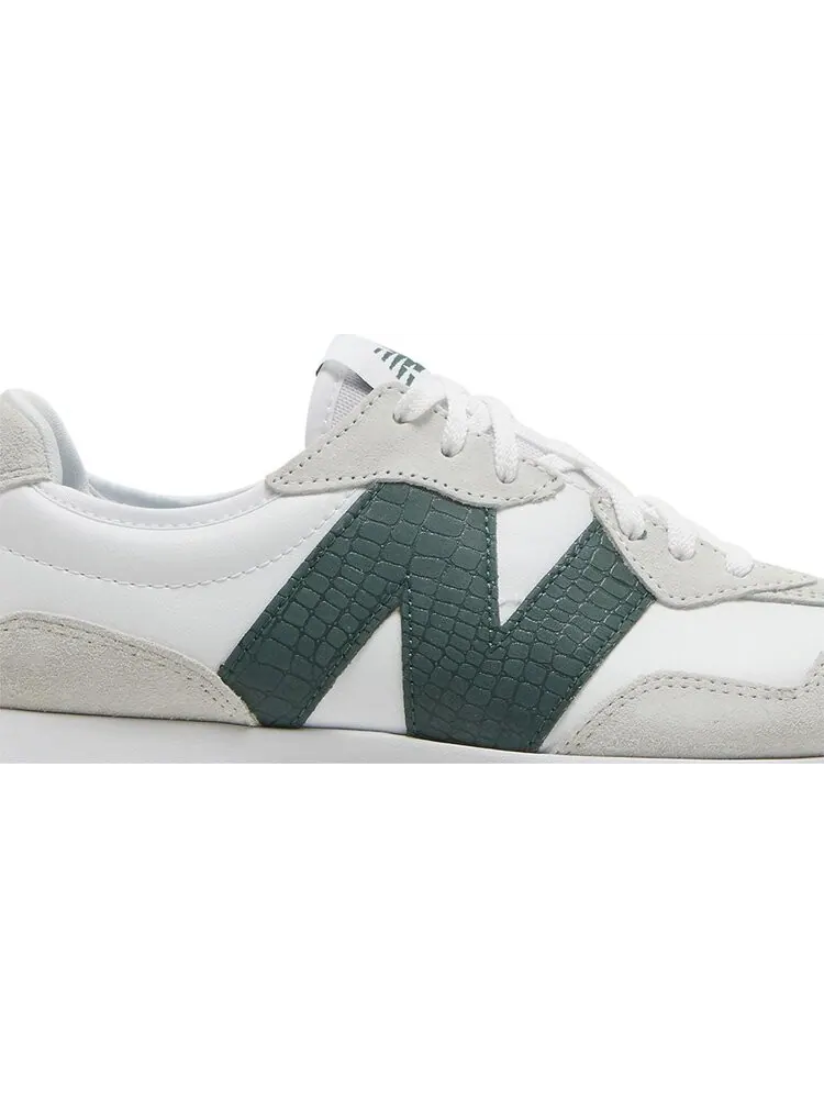 Кроссовки New Balance Wmns 327 'Nightwatch Green Crocodile' — изображение 2 из 8, белый