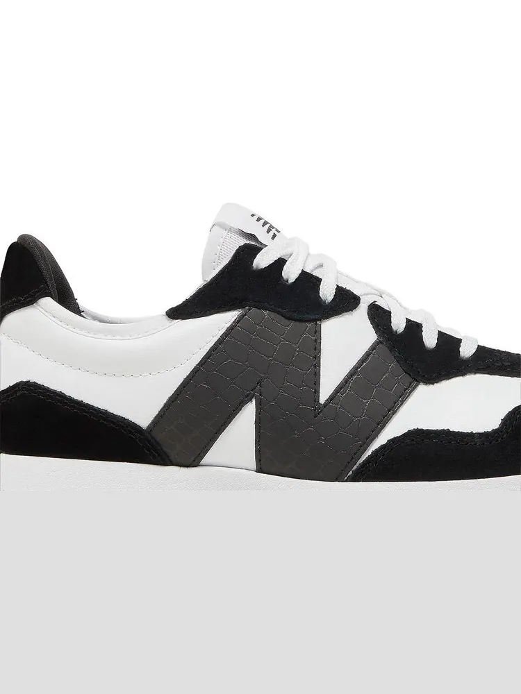 Кроссовки New Balance Wmns 327 'Black White Crocodile' — изображение 2 из 8, черный