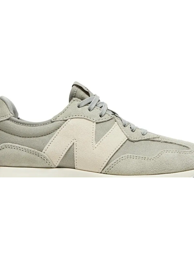 Кроссовки New Balance Wmns 327 'Grey Oak Sea Salt' — изображение 2 из 8, серый
