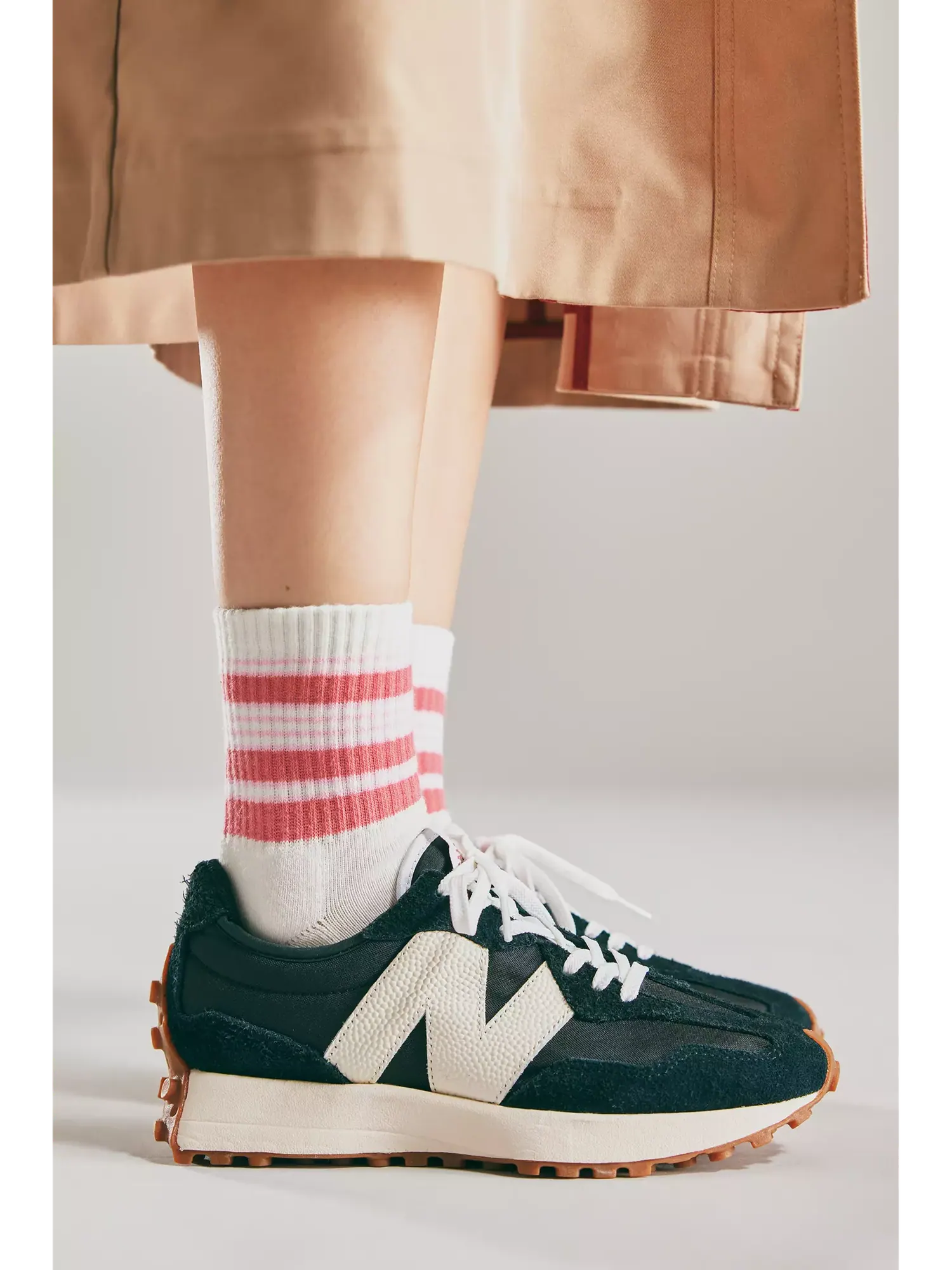 Кроссовки New Balance 327 WS327KC — изображение 3 из 10, черный