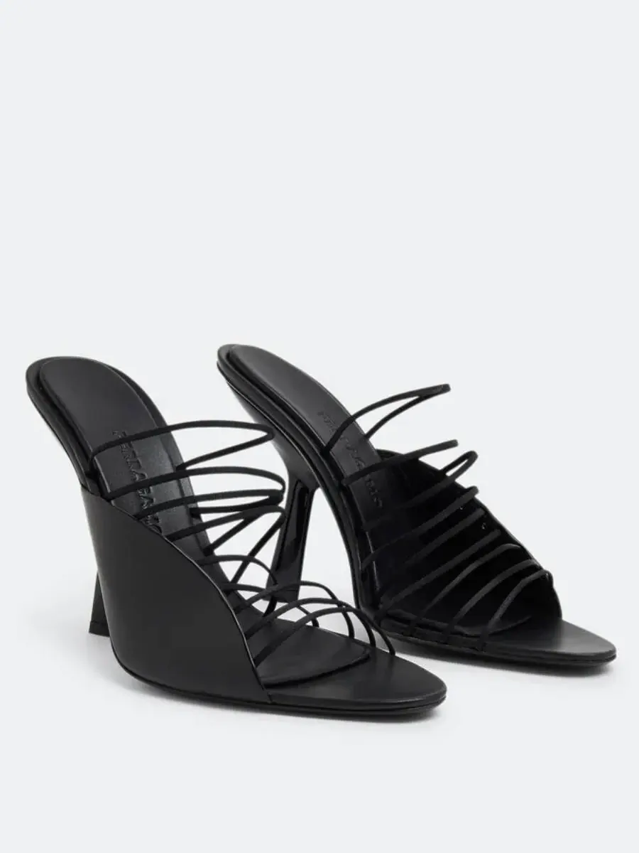 Босоножки Ferragamo Altaire с ремешками — изображение 2 из 4, черный