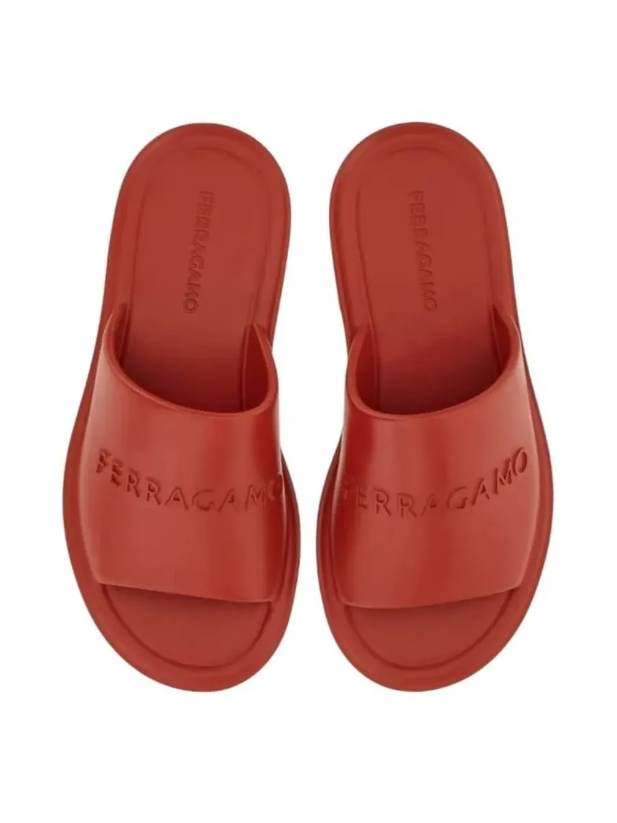 Вьетнамки Ferragamo Giuneva с тисненным логотипом — изображение 3 из 3, красный