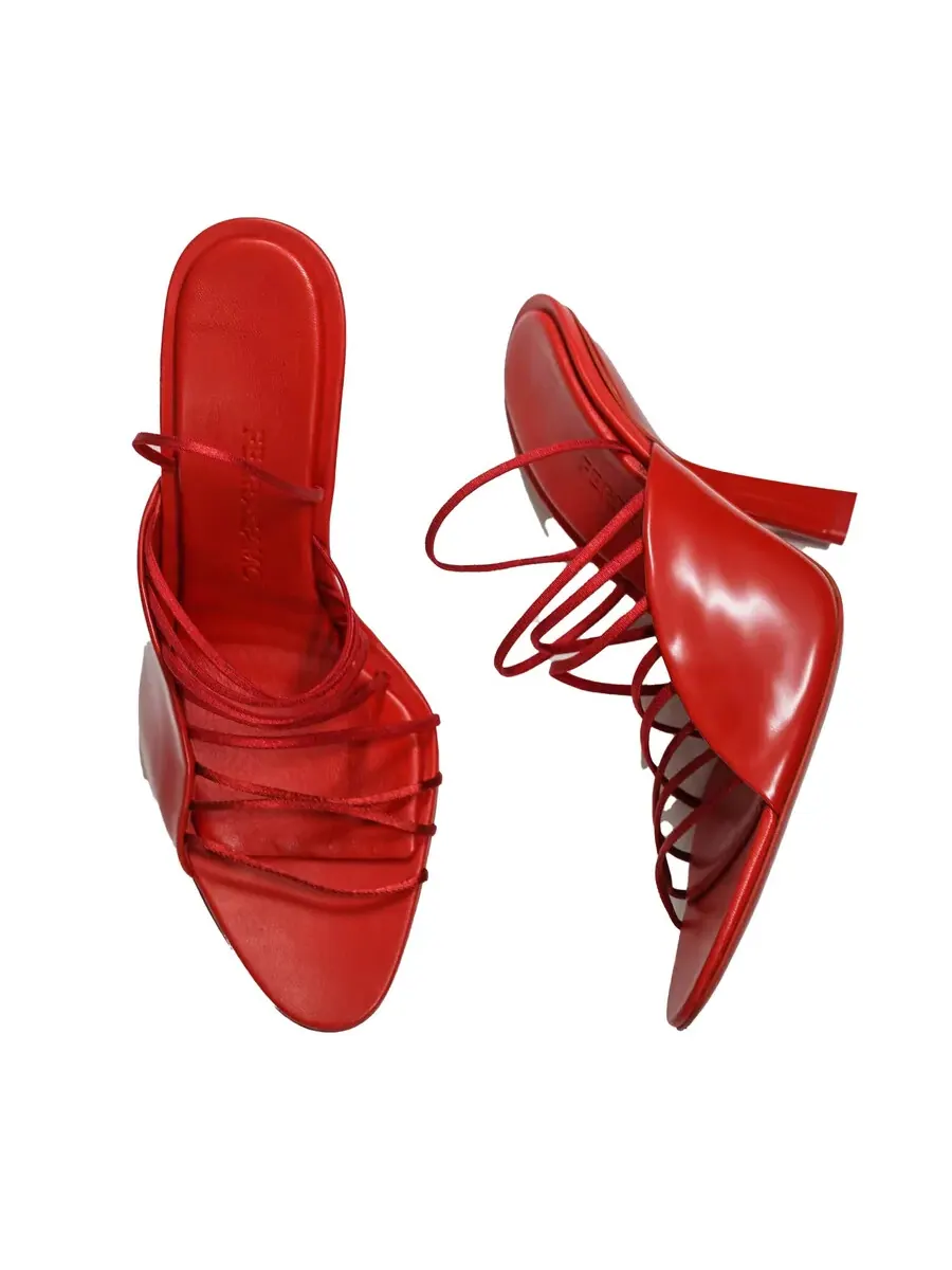 Женские красные кожаные сандалии Ferragamo Altaire с ультратонкими ремешками — изображение 3 из 3, красный