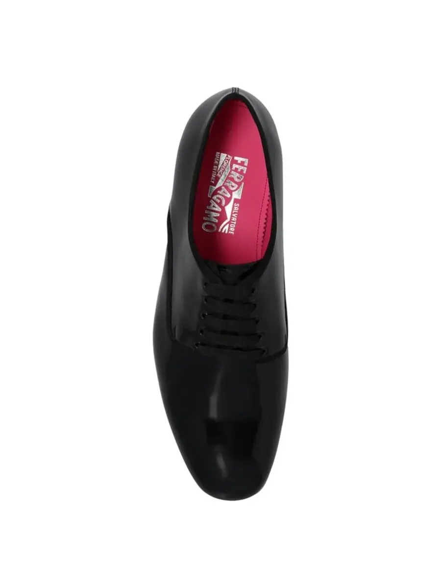 Туфли-дерби Ferragamo Magic Charlotte из лакированной кожи — изображение 3 из 3, черный