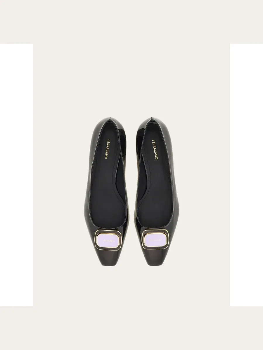 Лакированные туфли-лодочки Ferragamo New Vara с пряжкой — изображение 4 из 4, черный