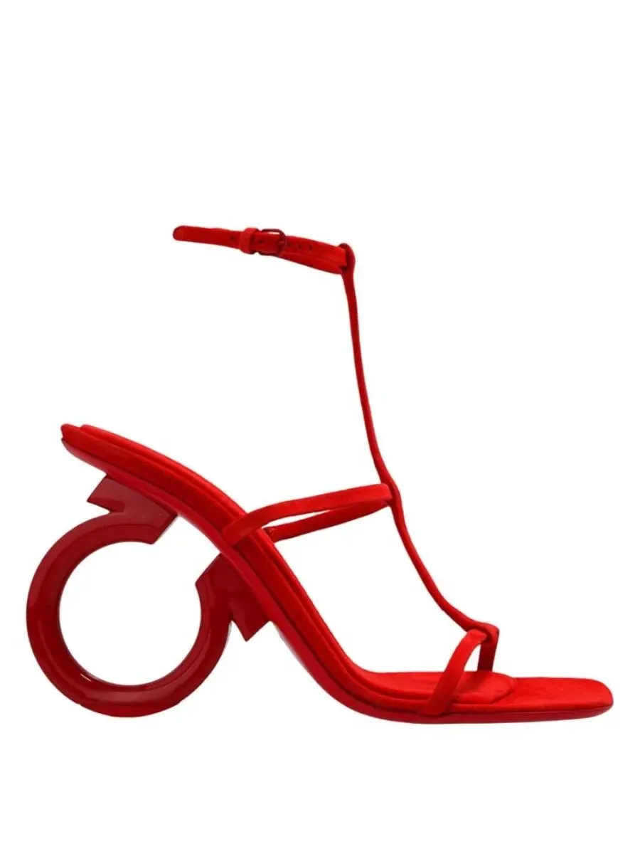 Сандалии Ferragamo Elina T-Strap Gancini красного цвета — изображение 1 из 3, красный