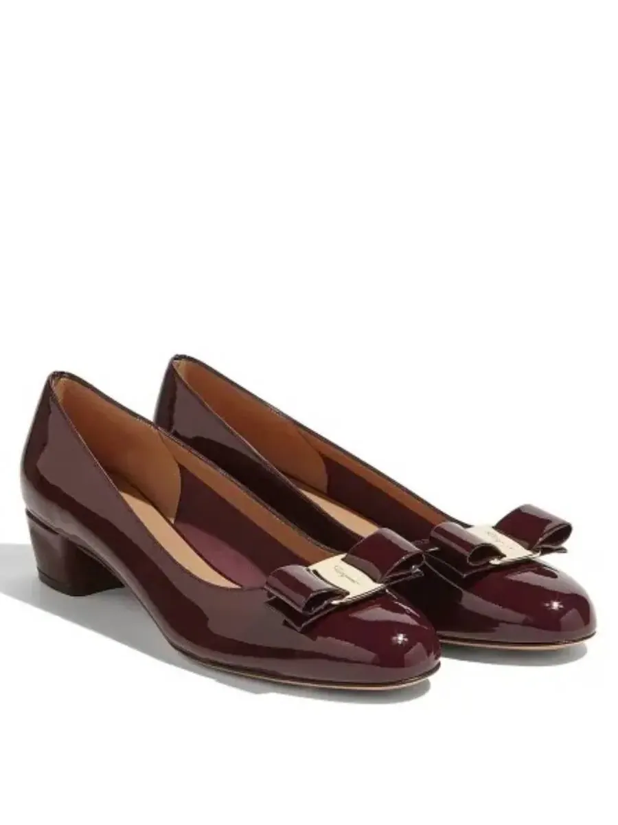 Туфли-лодочки Ferragamo с украшением Vara — изображение 1 из 1, бордо