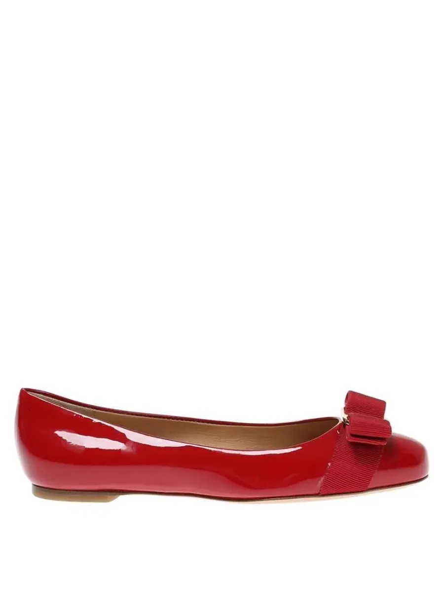 Балетки Salvatore Ferragamo Varina из красной лакированной кожи