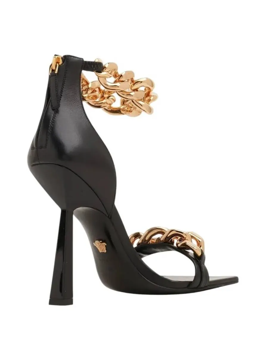 Сандалии на цепочке Versace La Medusa Aevitas — изображение 2 из 3, черный/золотистый
