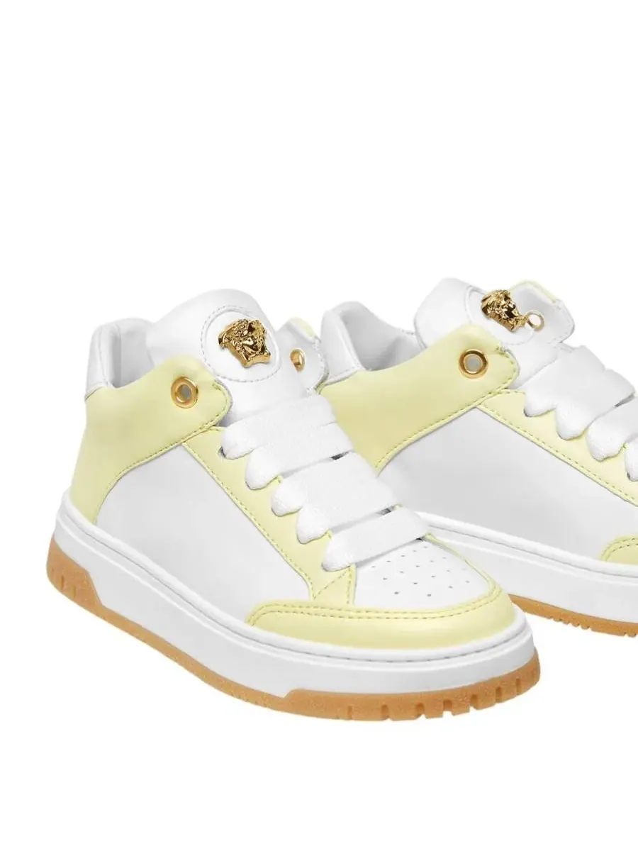 Кроссовки Young Versace La Medusa — изображение 2 из 3, бледный желтый/белый