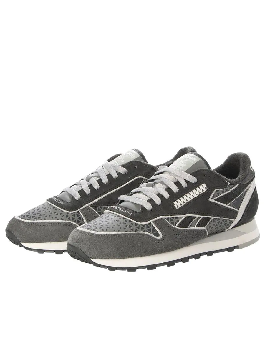 Кроссовки Reebok x White Mountaineering Classic Leather 'Grey' — изображение 3 из 6, серый