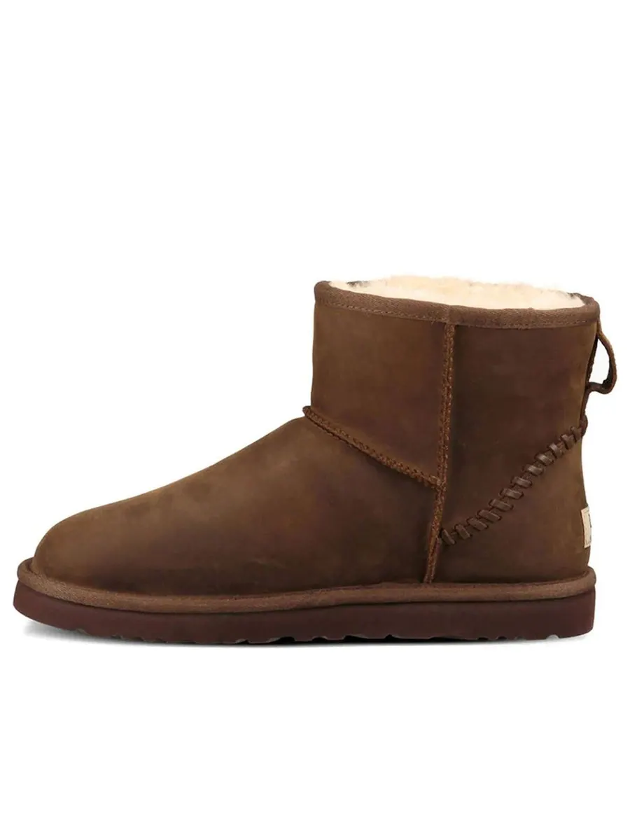 Мужские угги UGG Classic Mini замшевые с декоративной пяткой — изображение 1 из 7, коричневый