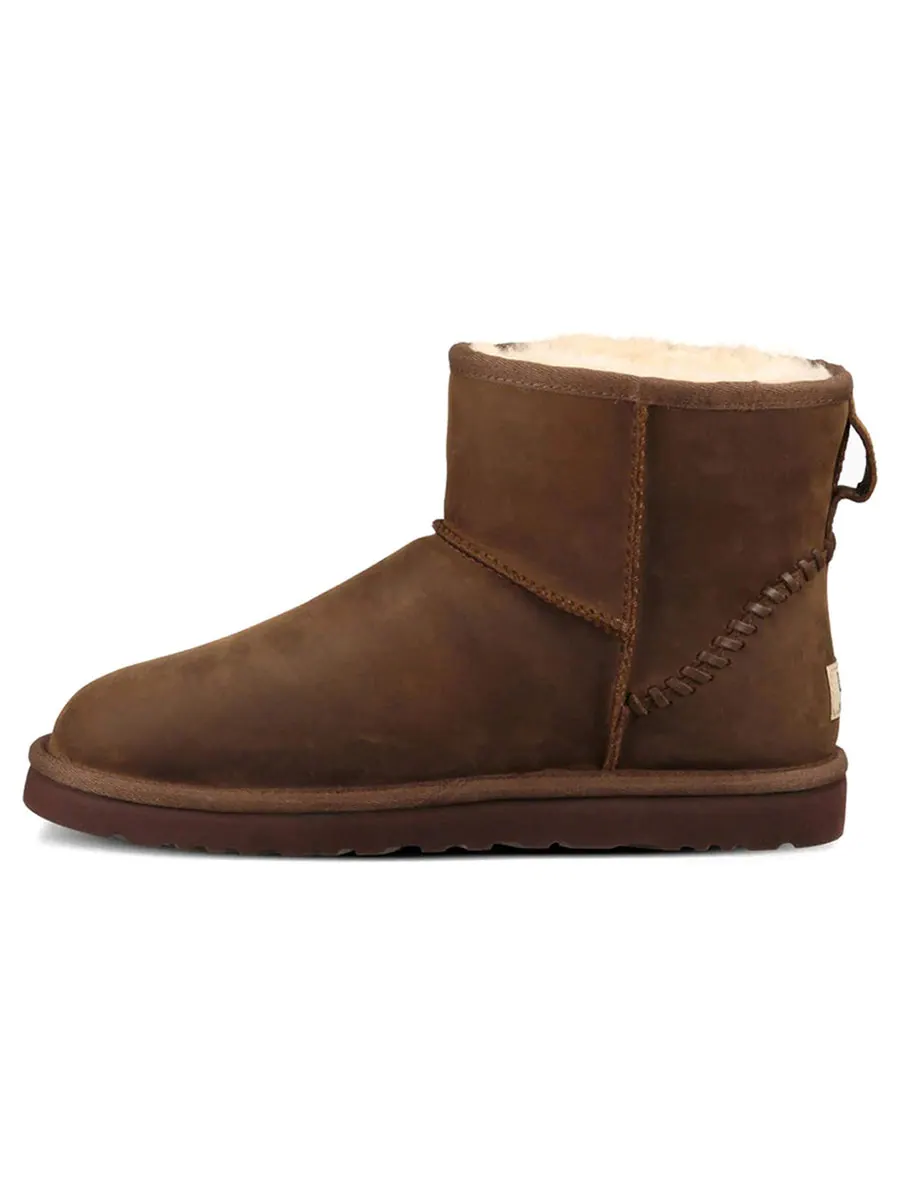 Мужские угги UGG Classic Mini замшевые с декоративной пяткой — изображение 2 из 7, коричневый