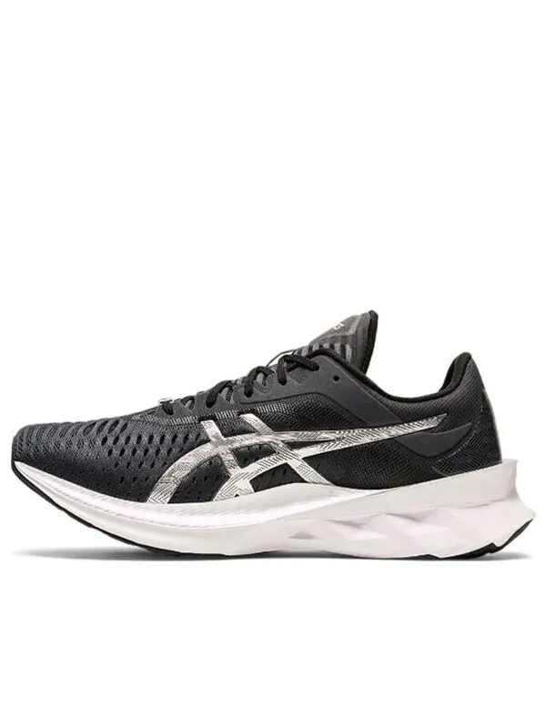 Кроссовки novablast платина Asics — изображение 1 из 4, черный/белый