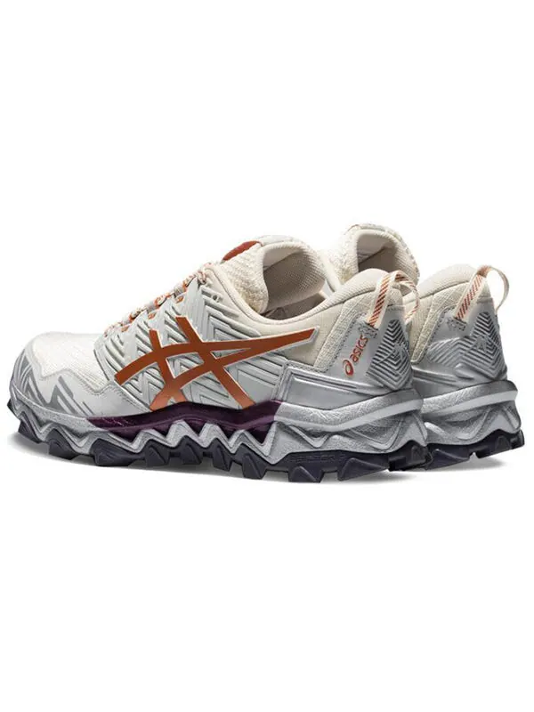 Кроссовки гелевые fujitrabuco 8 золотистые Asics — изображение 2 из 4, белый/золотистый