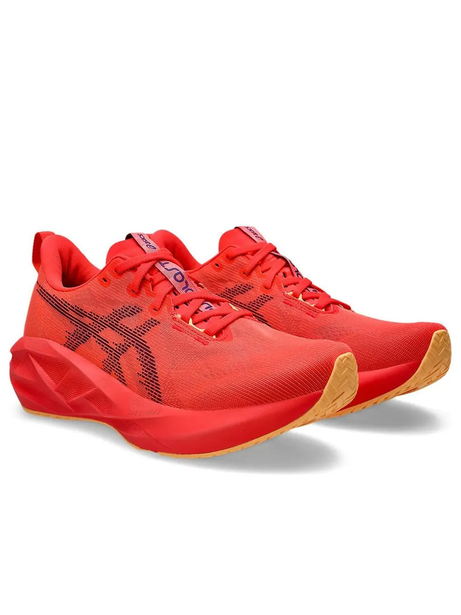 Кроссовки ASICS Novablast 5 'Flash Red Edo Purple' — изображение 2 из 5, красный