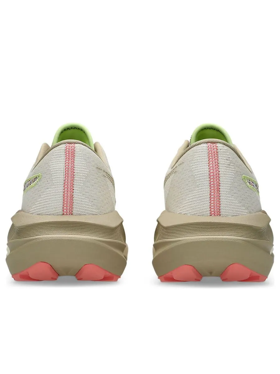 Кроссовки (WMNS) ASICS Novablast 5 TR 'Nature Bathing Guava' — изображение 5 из 7, бежевый