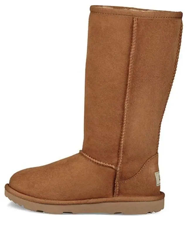 Кроссовки (GS) UGG Classic II Tall Boot 'Chestnut' — изображение 1 из 6, коричневый