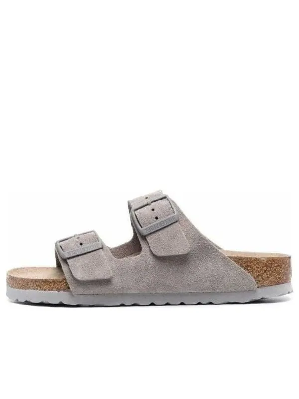 Тапочки arizona soft footbed suede leather narrow fit sandals 'stone coin' Birkenstock — изображение 1 из 4, бежевый