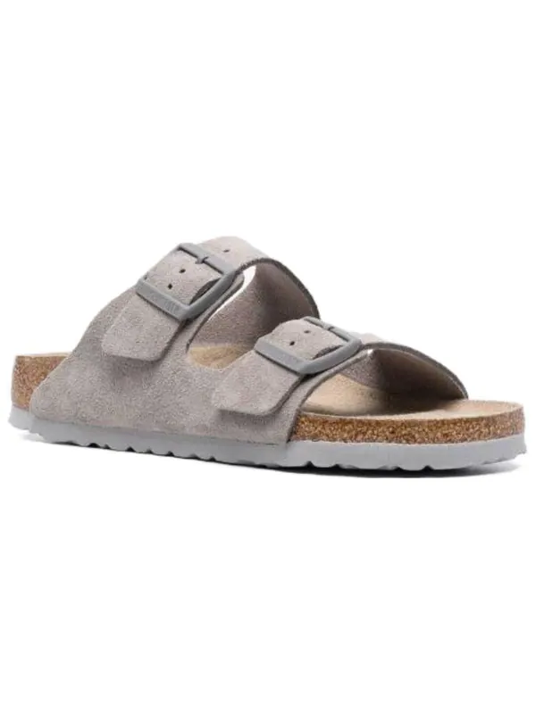 Тапочки arizona soft footbed suede leather narrow fit sandals 'stone coin' Birkenstock — изображение 2 из 4, бежевый