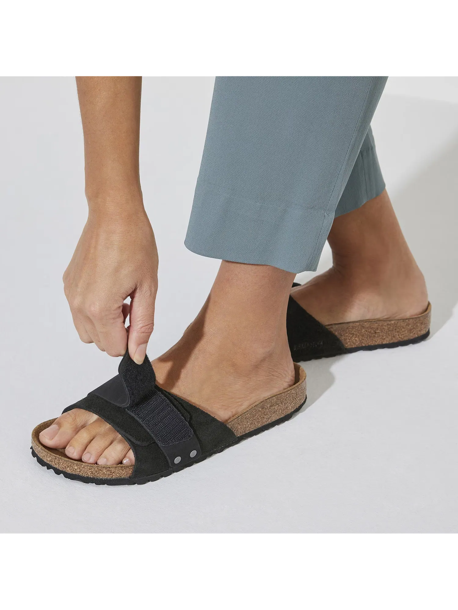 Сандалии Birkenstock Oita Suede Leather — изображение 5 из 8, черный