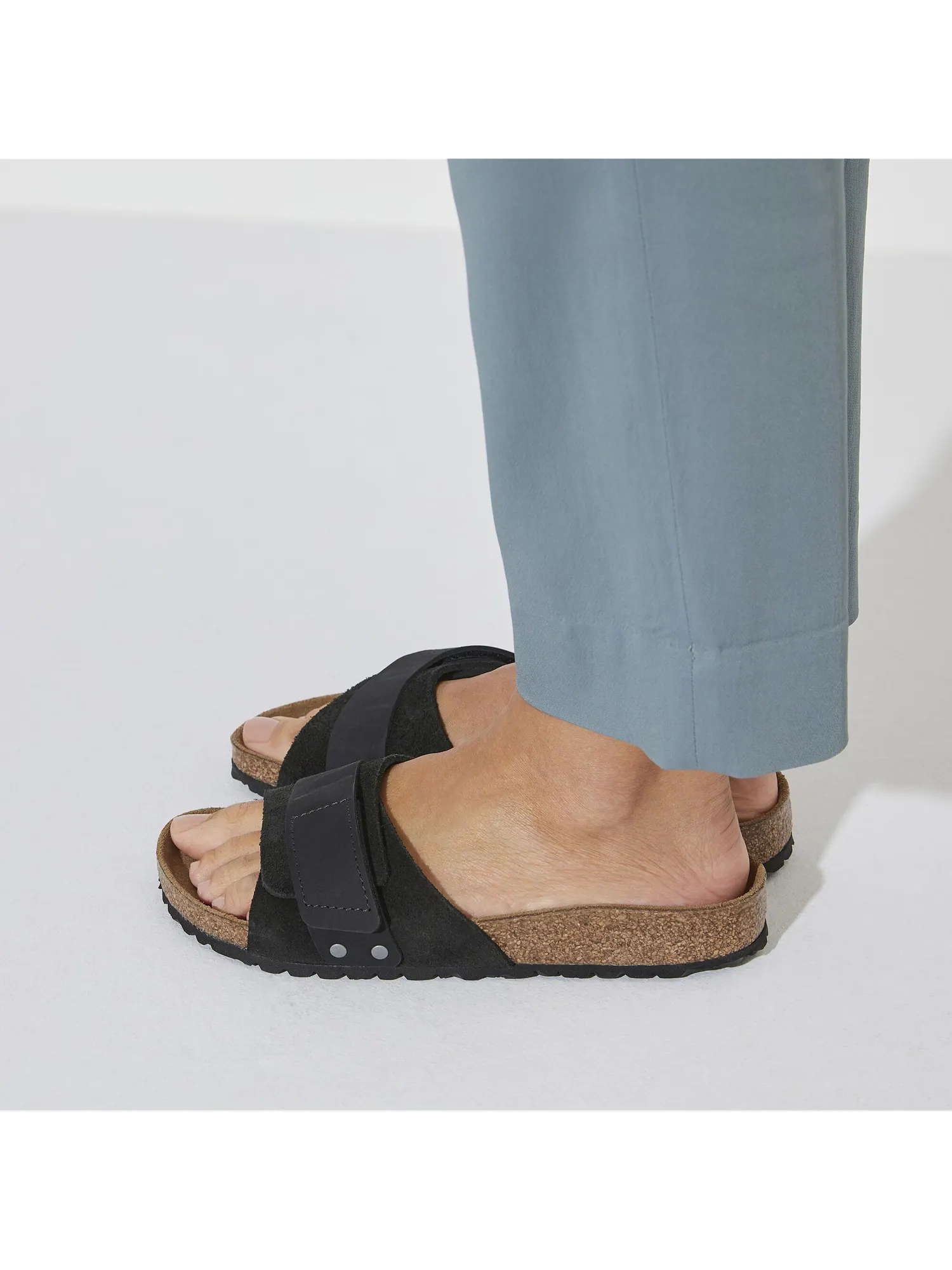 Сандалии Birkenstock Oita Suede Leather — изображение 6 из 8, черный