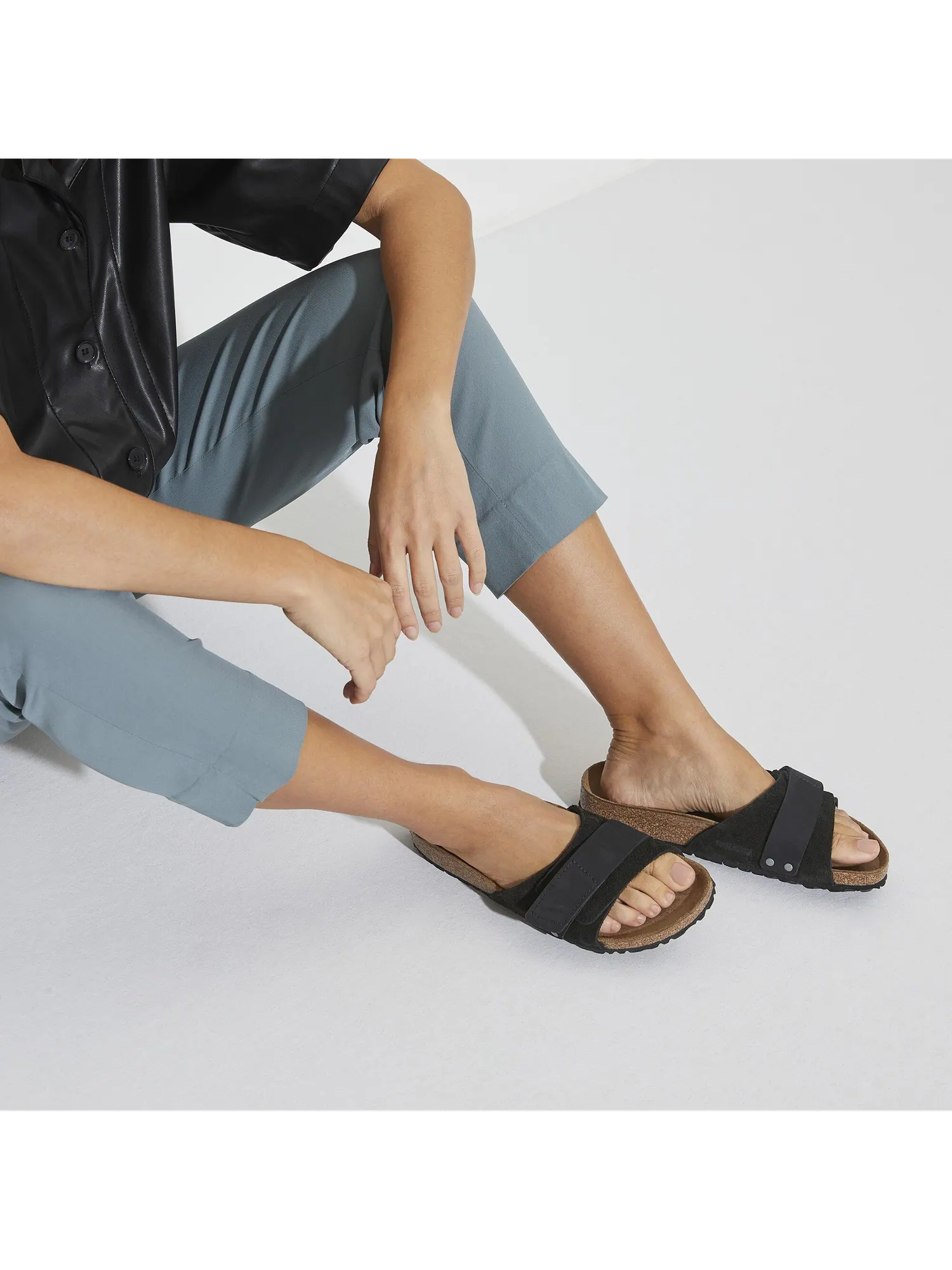 Сандалии Birkenstock Oita Suede Leather — изображение 7 из 8, черный