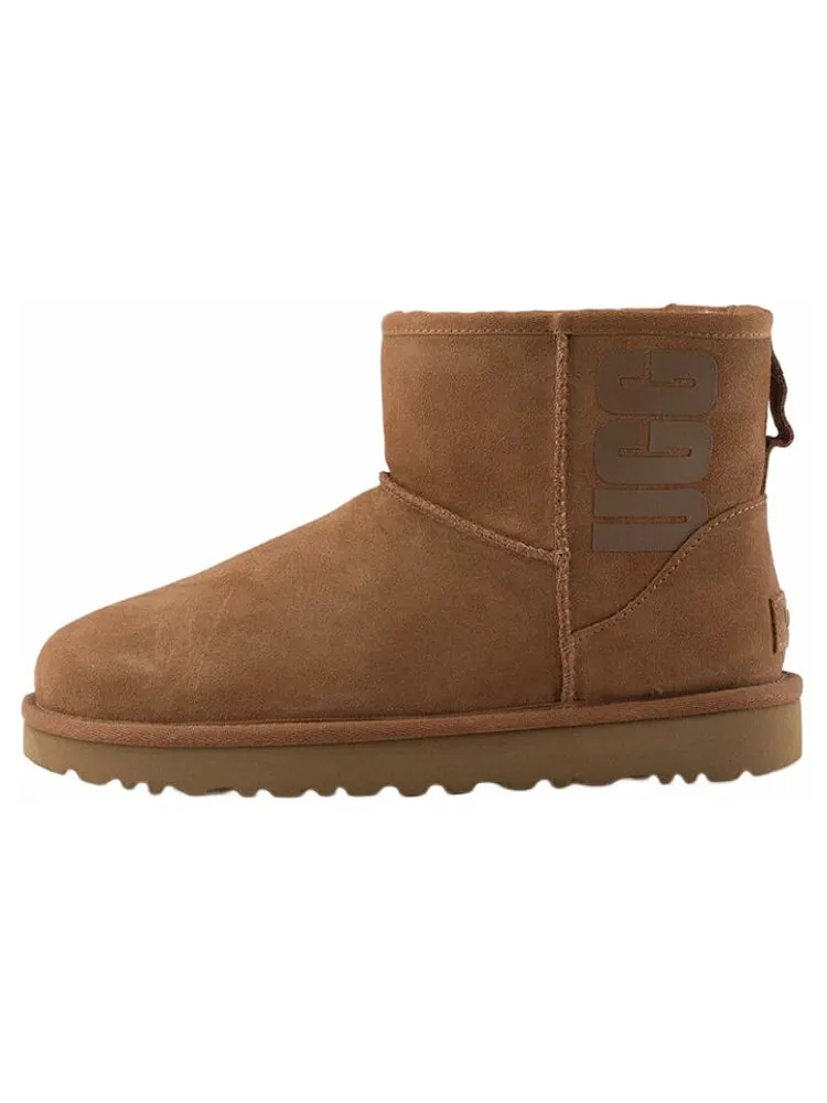 (WMNS) UGG Classic Mini UGG Rubber Logo 'Chestnut' — изображение 2 из 6, коричневый