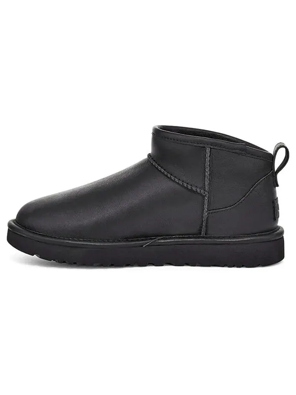 Кроссовки (WMNS) UGG Classic Ultra Mini Leather 'Black' — изображение 2 из 4, черный
