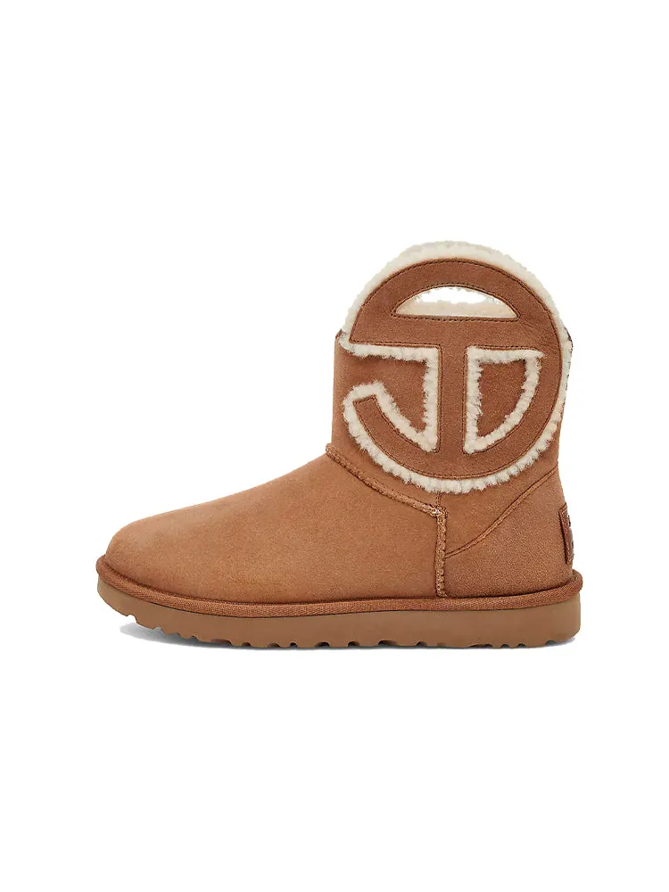Кроссовки UGG x Telfar Logo Classic Mini 'Chestnut' — изображение 2 из 6, бежевый