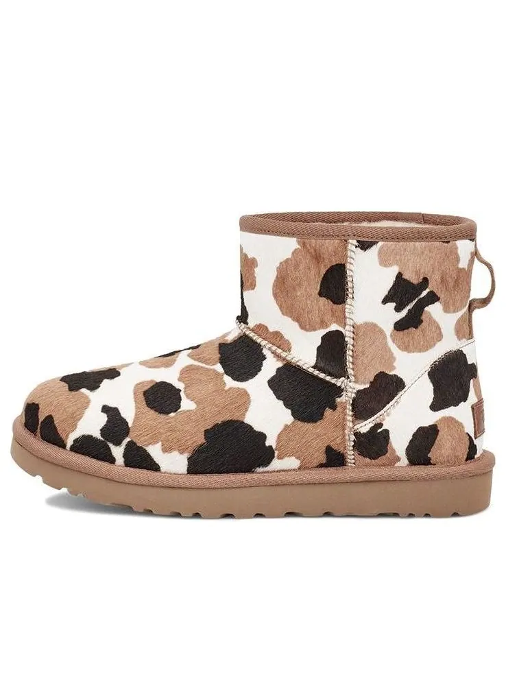 Ботинки зимние UGG WMNS Classic Mini Cow Print — изображение 1 из 7, белый/коричневый/черный