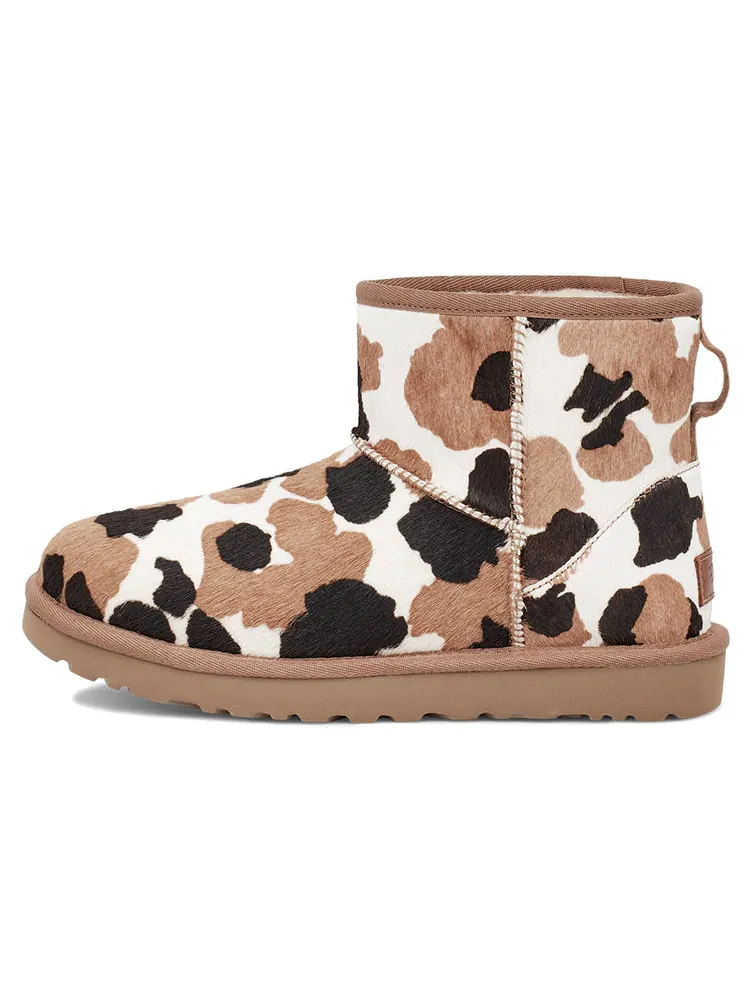Ботинки зимние UGG WMNS Classic Mini Cow Print — изображение 2 из 7, белый/коричневый/черный
