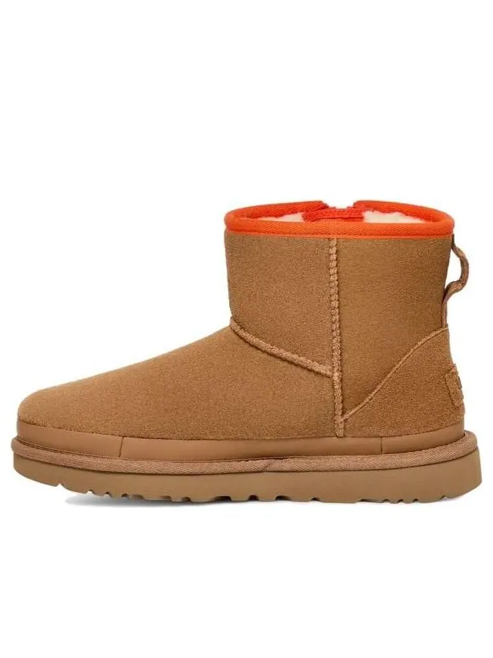 (WMNS) UGG Classic Mini Zipper Tape Logo 'Chestnut' — изображение 1 из 5, орех