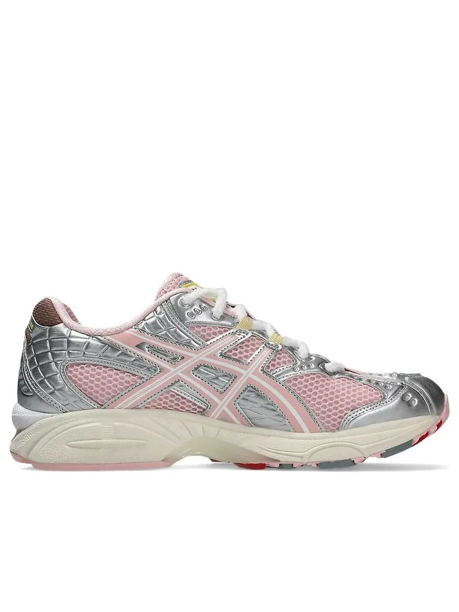 Кроссовки ASICS x Vandy The Pink x atmos Gel-Nimbus 10.1 'Banana Split Strawberry' — изображение 2 из 6, розовый