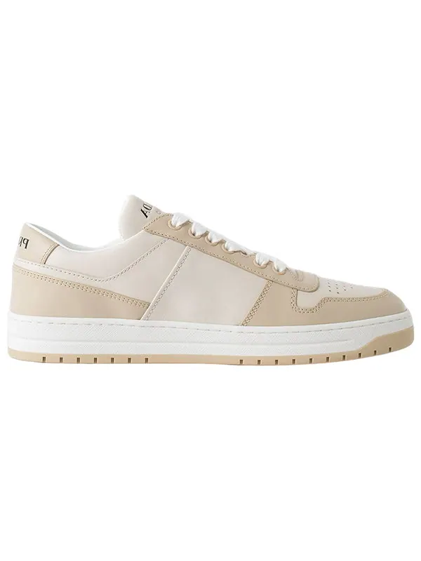 Кроссовки downtown leather sneakers 'beige' Prada — изображение 2 из 4, бежевый/белый