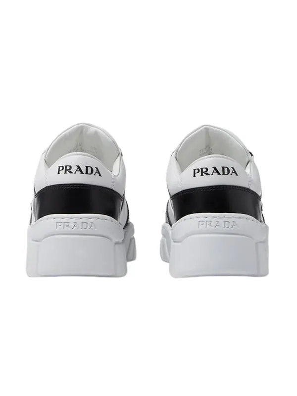 Кроссовки soft padded nappa leather laced-up shoes 'white black' Prada — изображение 4 из 4, белый/черный