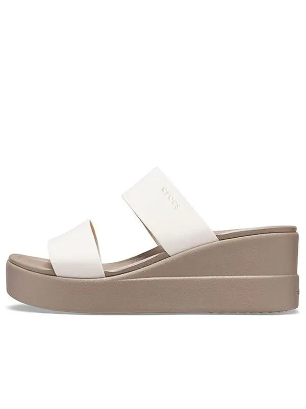 Сандалии brooklyn lightweight mushroom gray sandals Crocs — изображение 1 из 4, серый