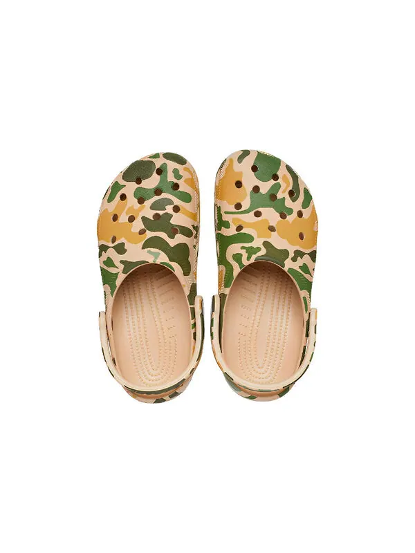 Сандалии classic printed camo clog 'khaki green' Crocs — изображение 4 из 4, хаки/зеленый