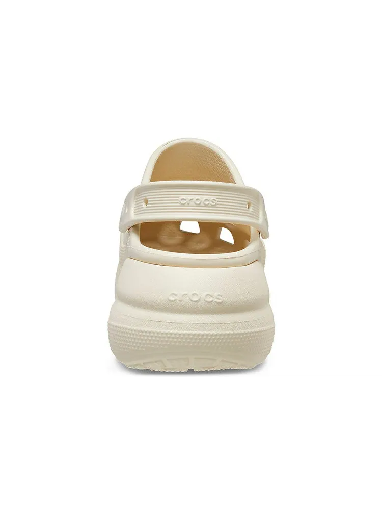 Сандалии Crocs Classic Crush Clog 'Bone' — изображение 7 из 8, белый
