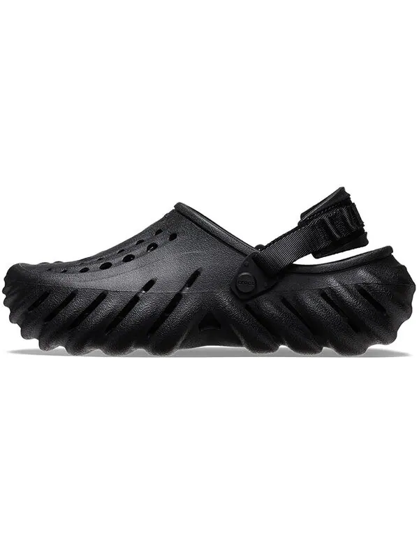 Сандалии echo clog 'black' Crocs — изображение 2 из 4, черный