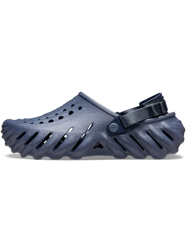 Сандалии echo clog 'navy' Crocs — изображение 2 из 4, темно-синий
