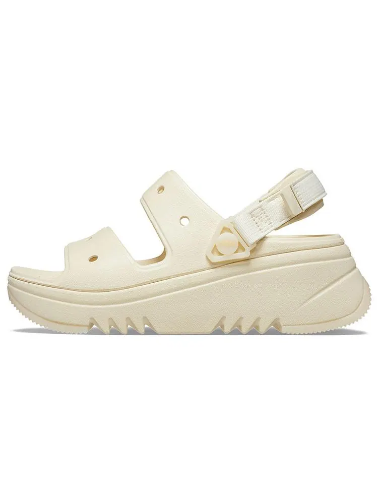 Сандалии Crocs Classic Hiker Xscape 'Beige' — изображение 2 из 5, бежевый