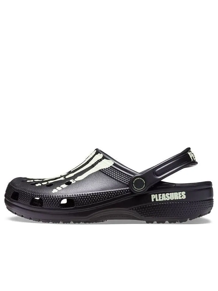 Шлепанцы Crocs Pleasures x Classic Clog 'Skeleton - Glow in the Dark' — изображение 1 из 7, черный