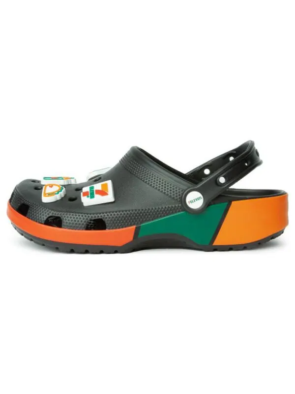 Сандалии classic clog x 7-eleven 'black' Crocs — изображение 2 из 4, черный