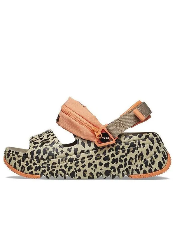 Сандалии hiker xscape animal sandals 'khaki leopard' Crocs — изображение 1 из 4, бежевый/хаки/белый