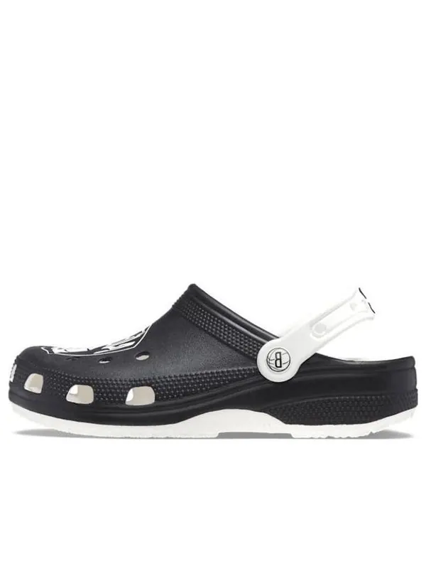 Кроссовки brooklyn nets classic clogs 'black white' Crocs — изображение 1 из 4, черный/белый